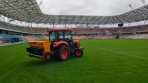 02-stadion-miejski-w-bielsku-białej-dosiew-wglebny-trawy