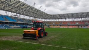 03-stadion-miejski-w-bielsku-białej-dosiew-wglebny-trawy